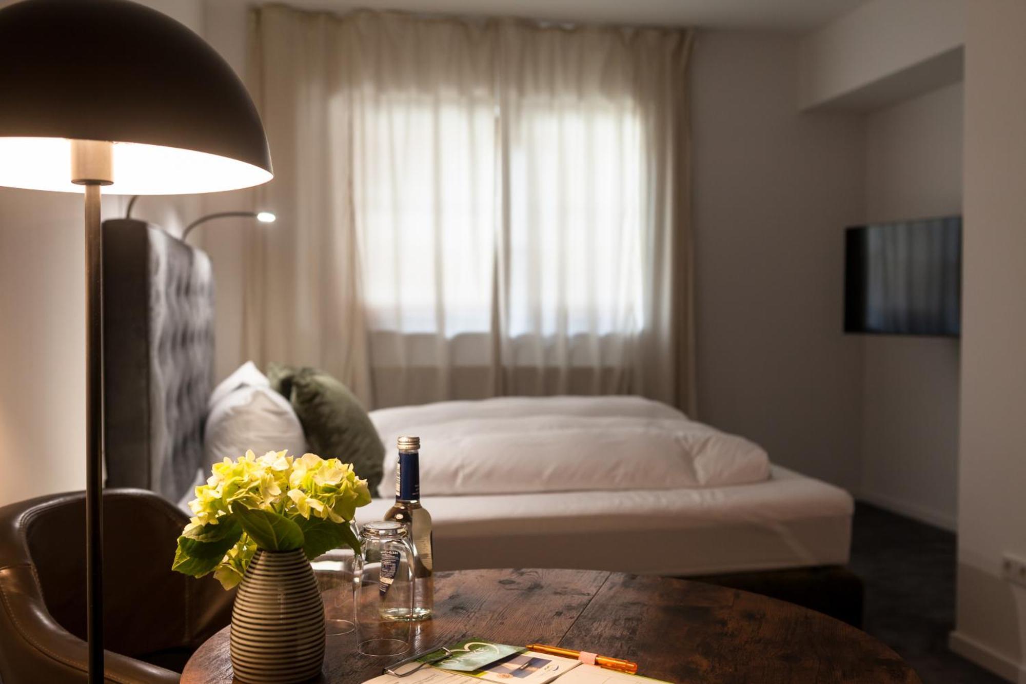 Hotel Zur Linde Dein Self Check In ミッヒェルドルフ エクステリア 写真
